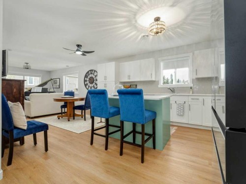 318 Whispering Way, Vulcan, AB - Indoor Photo Showing Other Room