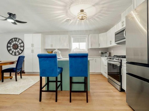 318 Whispering Way, Vulcan, AB - Indoor Photo Showing Kitchen