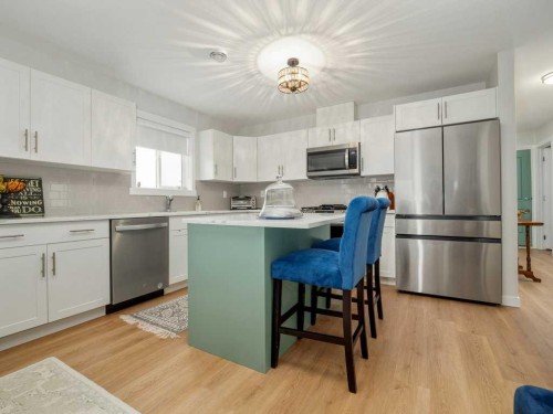 318 Whispering Way, Vulcan, AB - Indoor Photo Showing Kitchen