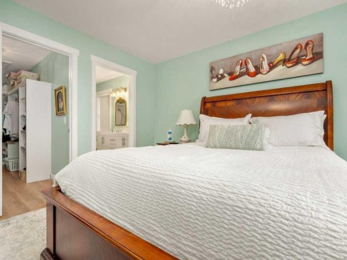 318 Whispering Way, Vulcan, AB - Indoor Photo Showing Bedroom