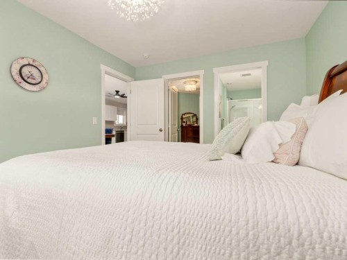 318 Whispering Way, Vulcan, AB - Indoor Photo Showing Bedroom