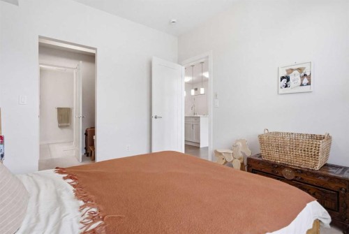 104-20 Walgrove Walk Se, Calgary, AB - Indoor Photo Showing Bedroom