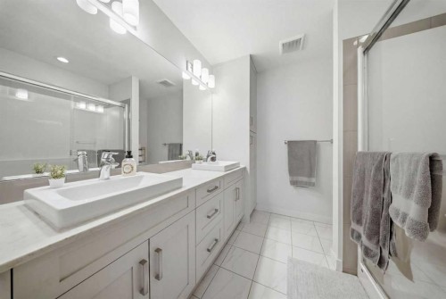 104-20 Walgrove Walk Se, Calgary, AB - Indoor Photo Showing Bathroom