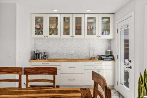 979 Wilson Way, Canmore, AB - Indoor Photo Showing Kitchen