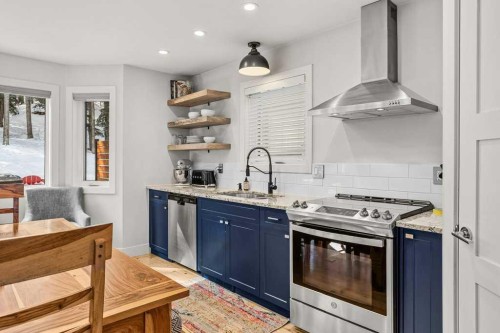 979 Wilson Way, Canmore, AB - Indoor Photo Showing Kitchen