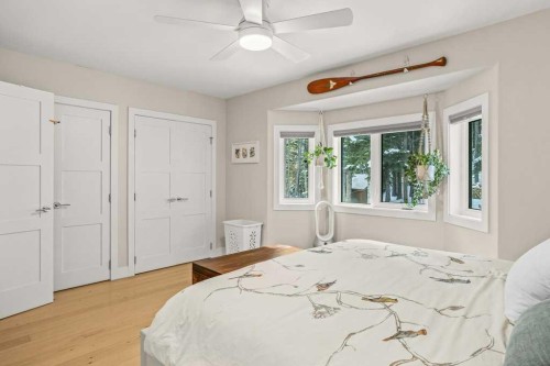 979 Wilson Way, Canmore, AB - Indoor Photo Showing Bedroom