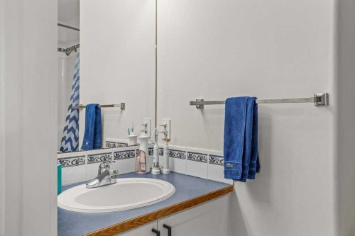 979 Wilson Way, Canmore, AB - Indoor Photo Showing Bathroom