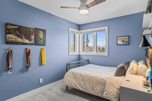 979 Wilson Way, Canmore, AB - Indoor Photo Showing Bedroom