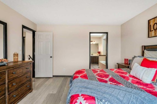 201 Pantego Road Nw, Calgary, AB - Indoor Photo Showing Bedroom