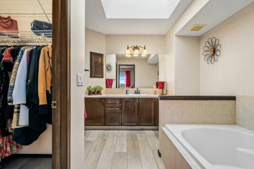 201 Pantego Road Nw, Calgary, AB - Indoor Photo Showing Bathroom