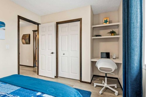 201 Pantego Road Nw, Calgary, AB - Indoor Photo Showing Bedroom