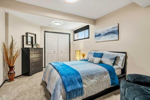 201 Pantego Road Nw, Calgary, AB - Indoor Photo Showing Bedroom