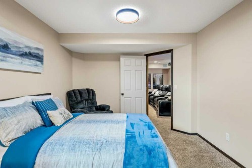 201 Pantego Road Nw, Calgary, AB - Indoor Photo Showing Bedroom