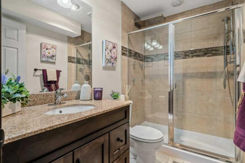 201 Pantego Road Nw, Calgary, AB - Indoor Photo Showing Bathroom