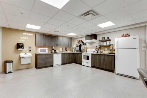 404-2635 Eversyde Avenue Sw, Calgary, AB - Indoor