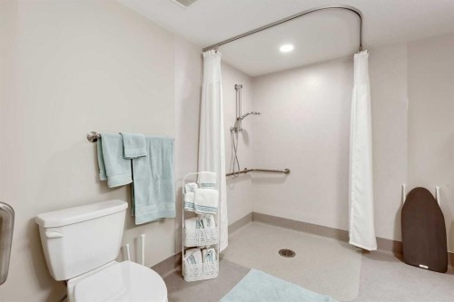 404-2635 Eversyde Avenue Sw, Calgary, AB - Indoor Photo Showing Bathroom