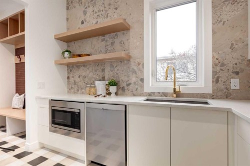 8812 33 Avenue Nw, Calgary, AB - Indoor Photo Showing Kitchen