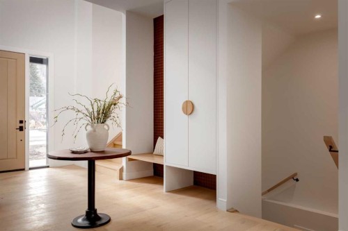 8812 33 Avenue Nw, Calgary, AB - Indoor Photo Showing Other Room