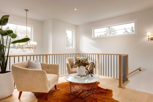 8812 33 Avenue Nw, Calgary, AB - Indoor Photo Showing Other Room