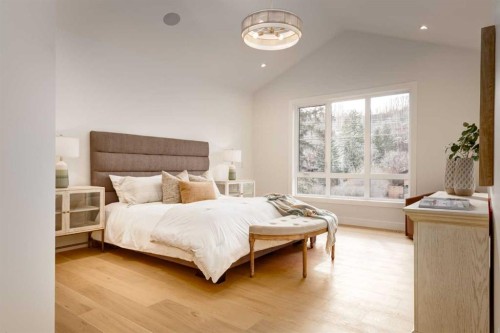 8812 33 Avenue Nw, Calgary, AB - Indoor Photo Showing Bedroom