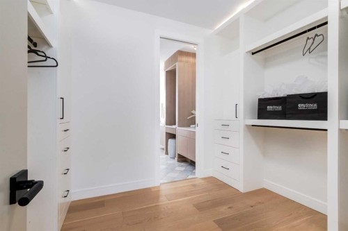 8812 33 Avenue Nw, Calgary, AB - Indoor Photo Showing Other Room