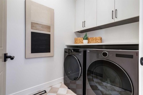 8812 33 Avenue Nw, Calgary, AB - Indoor Photo Showing Laundry Room