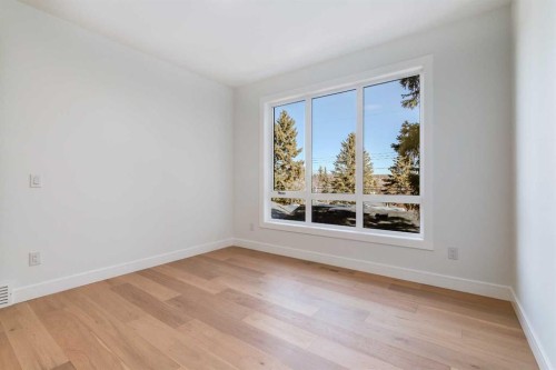 8812 33 Avenue Nw, Calgary, AB - Indoor Photo Showing Other Room