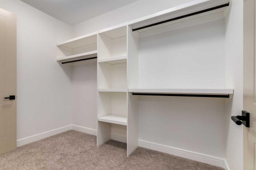 8812 33 Avenue Nw, Calgary, AB - Indoor With Storage