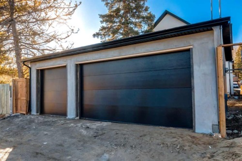 8812 33 Avenue Nw, Calgary, AB - Outdoor