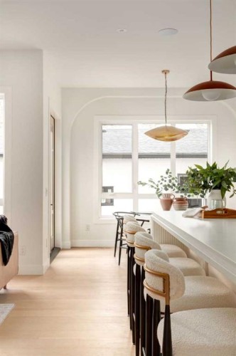 8812 33 Avenue Nw, Calgary, AB - Indoor Photo Showing Dining Room