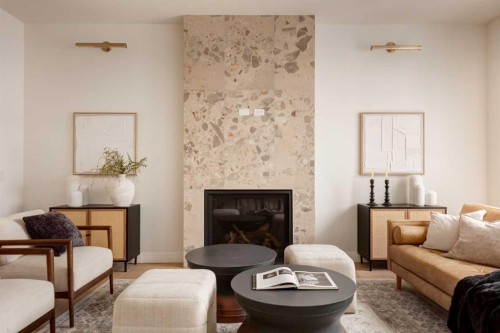 8812 33 Avenue Nw, Calgary, AB - Indoor Photo Showing Living Room