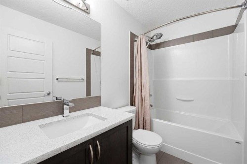301 Nolanlake Villas Nw, Calgary, AB - Indoor Photo Showing Bathroom