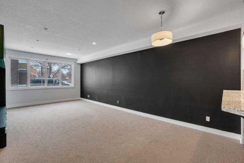 105-320 12 Avenue Ne, Calgary, AB - Indoor Photo Showing Other Room