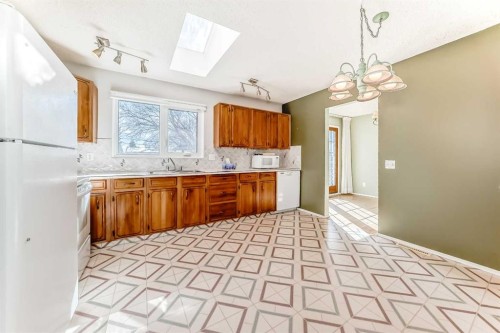 60 Huntham Road Ne, Calgary, AB - Indoor Photo Showing Kitchen