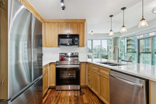 1701-836 15 Avenue, Calgary, AB - Indoor Photo Showing Kitchen With Double Sink With Upgraded Kitchen