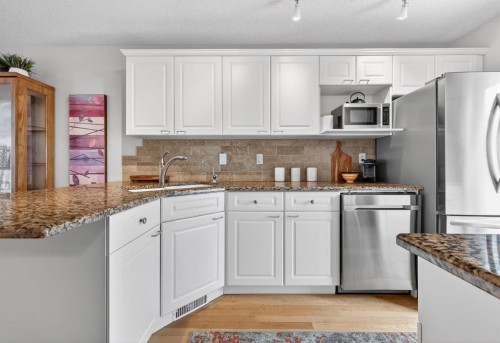 86 Inglewood Point Se, Calgary, AB - Indoor Photo Showing Kitchen With Stainless Steel Kitchen