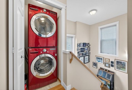 86 Inglewood Point Se, Calgary, AB - Indoor Photo Showing Laundry Room