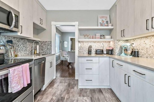 3510 21 Street Sw, Calgary, AB - Indoor Photo Showing Kitchen With Upgraded Kitchen