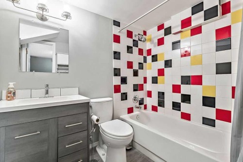 3510 21 Street Sw, Calgary, AB - Indoor Photo Showing Bathroom