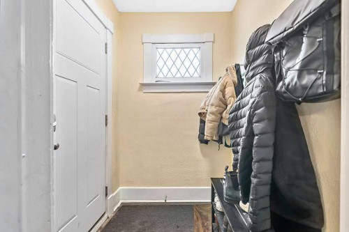 3510 21 Street Sw, Calgary, AB - Indoor Photo Showing Other Room
