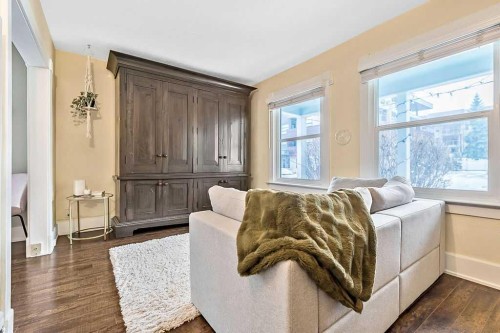 3510 21 Street Sw, Calgary, AB - Indoor Photo Showing Living Room