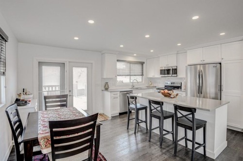 7024 20 Street Se, Calgary, AB - Indoor