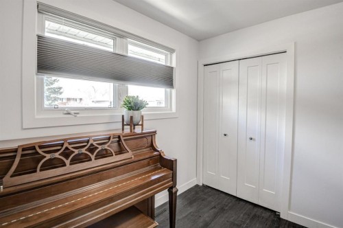 7024 20 Street Se, Calgary, AB - Indoor Photo Showing Other Room