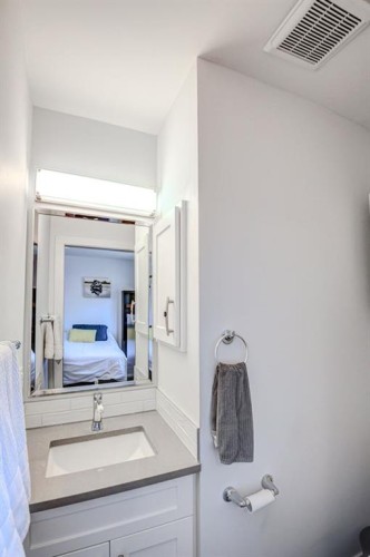 7024 20 Street Se, Calgary, AB - Indoor