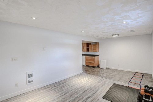 7024 20 Street Se, Calgary, AB - Indoor