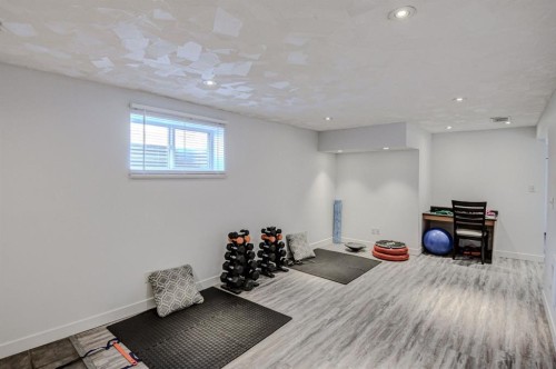 7024 20 Street Se, Calgary, AB - Indoor