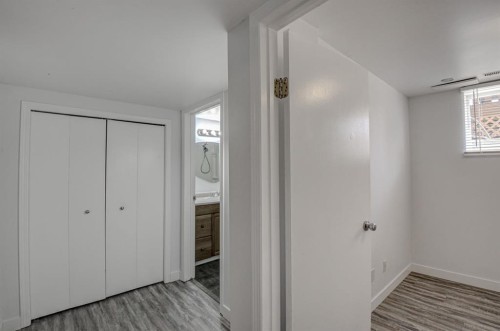 7024 20 Street Se, Calgary, AB - Indoor Photo Showing Other Room