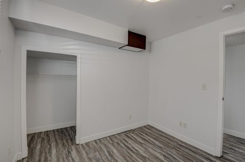 7024 20 Street Se, Calgary, AB - Indoor Photo Showing Other Room