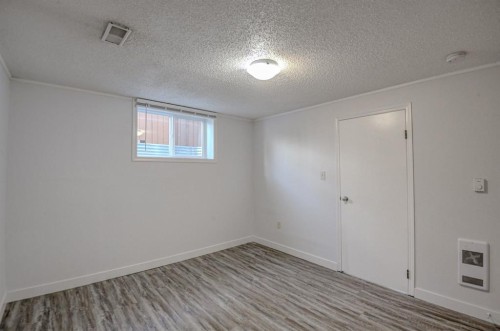 7024 20 Street Se, Calgary, AB - Indoor Photo Showing Other Room