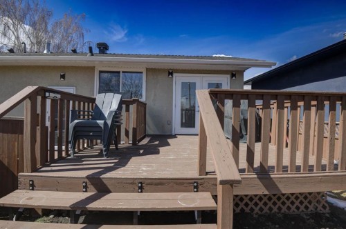 7024 20 Street Se, Calgary, AB - Outdoor